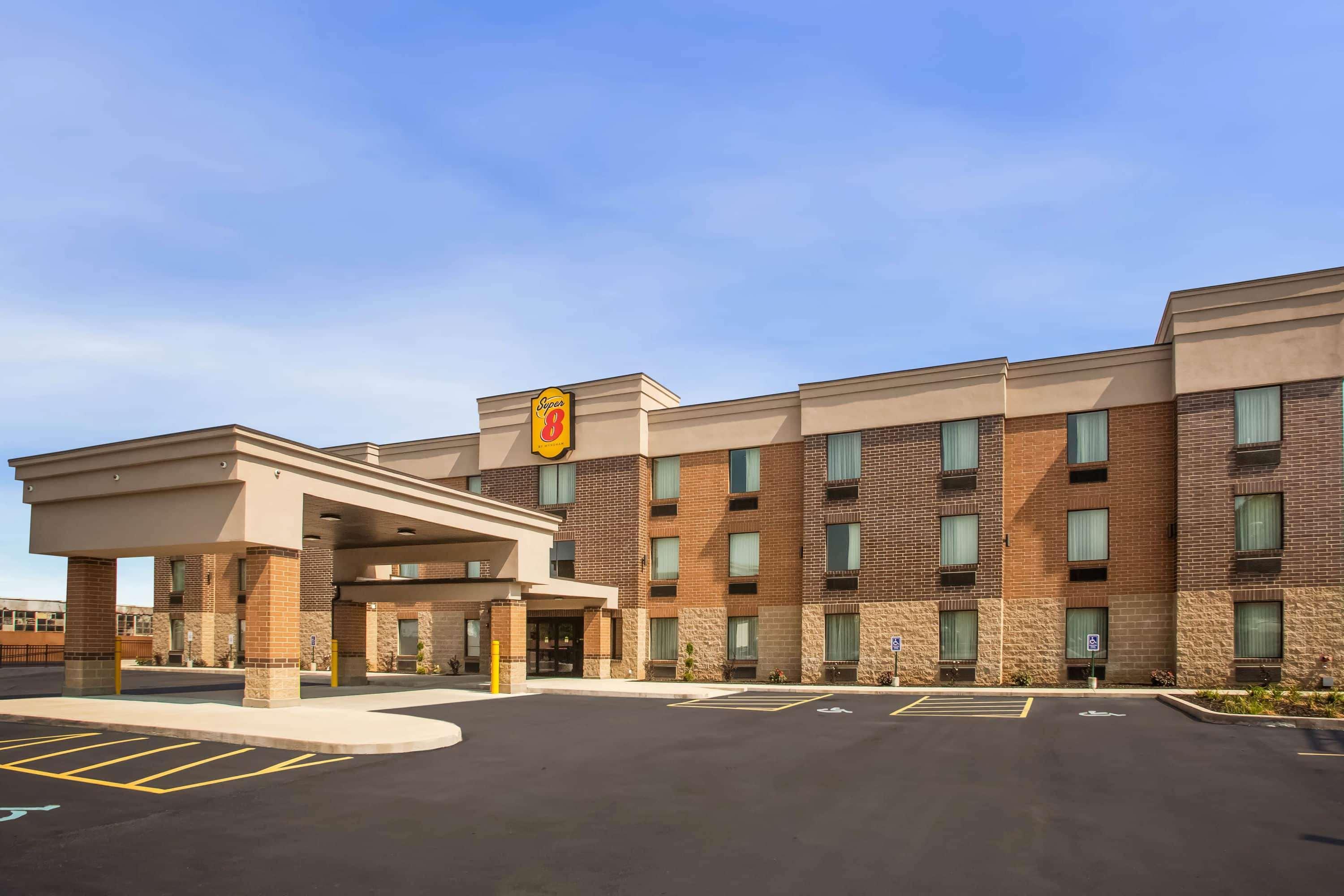 Super 8 By Wyndham St. Louis North Hotel Eksteriør billede