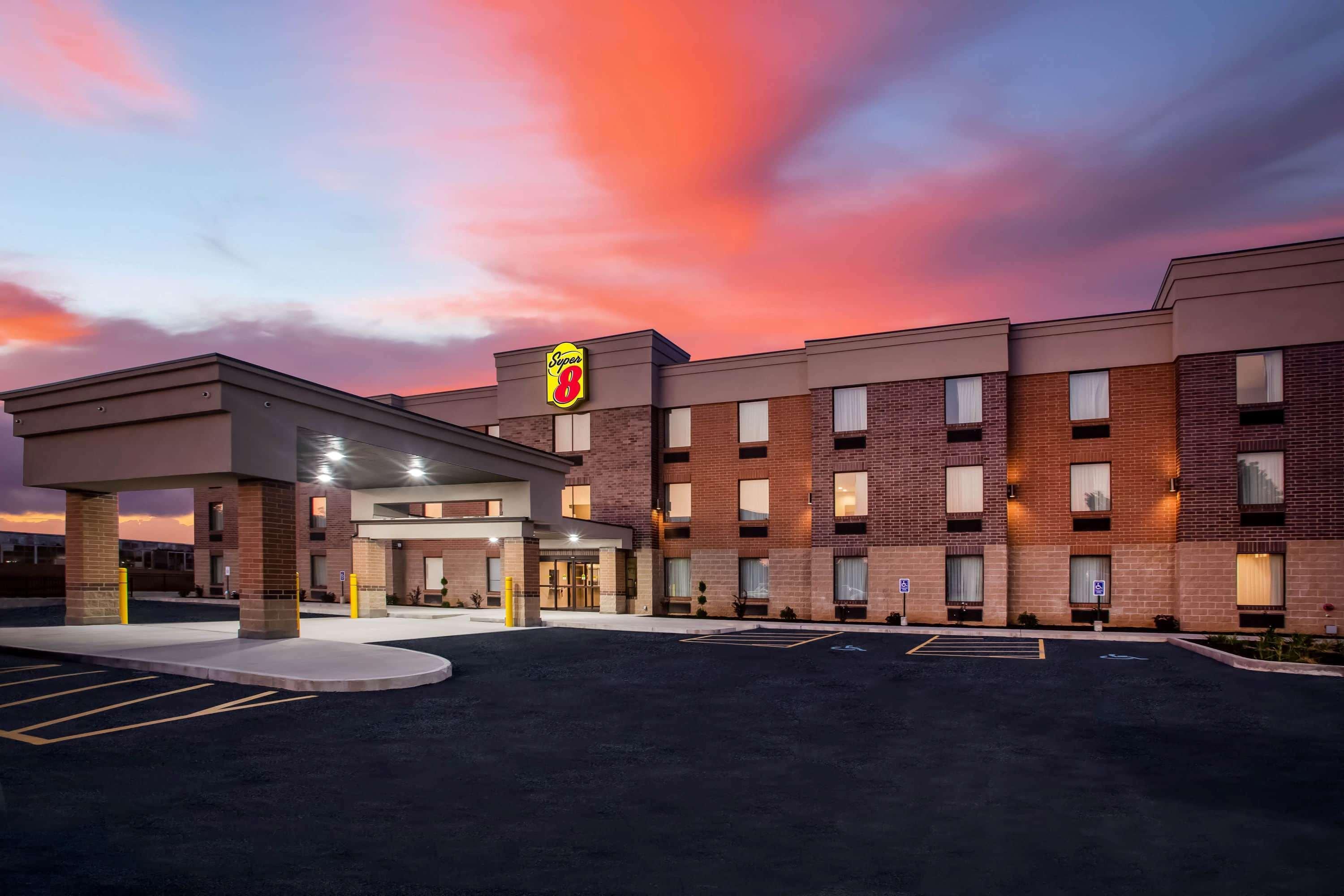Super 8 By Wyndham St. Louis North Hotel Eksteriør billede