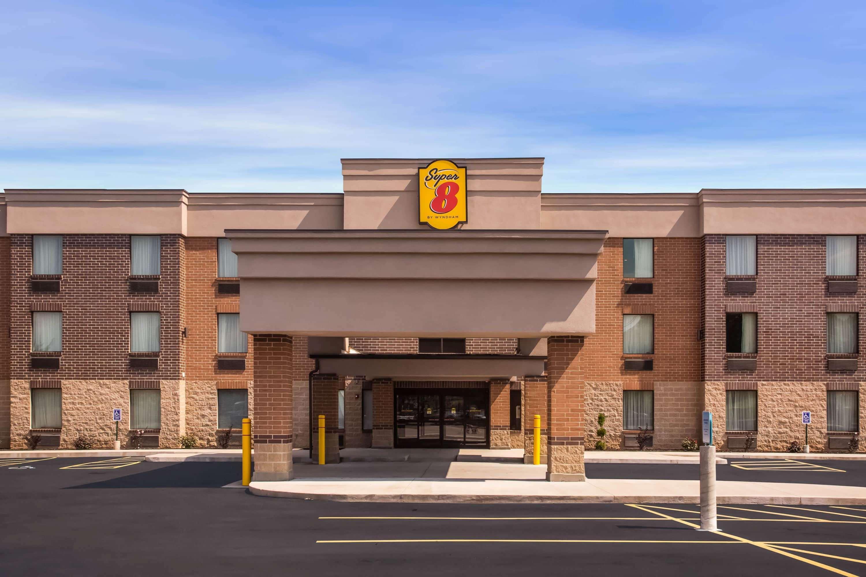 Super 8 By Wyndham St. Louis North Hotel Eksteriør billede