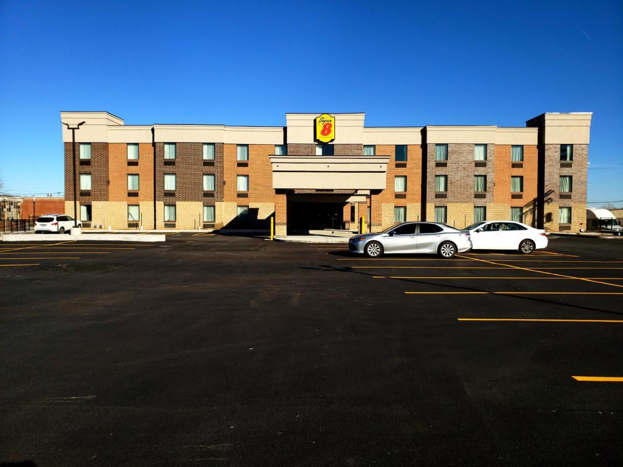 Super 8 By Wyndham St. Louis North Hotel Eksteriør billede