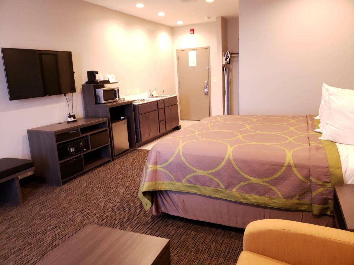 Super 8 By Wyndham St. Louis North Hotel Eksteriør billede