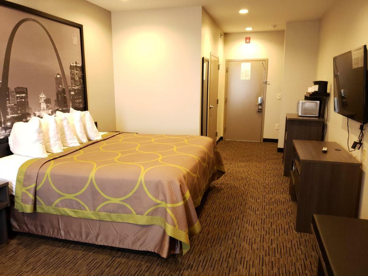 Super 8 By Wyndham St. Louis North Hotel Eksteriør billede
