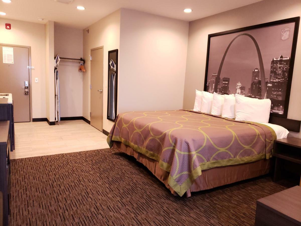 Super 8 By Wyndham St. Louis North Hotel Eksteriør billede