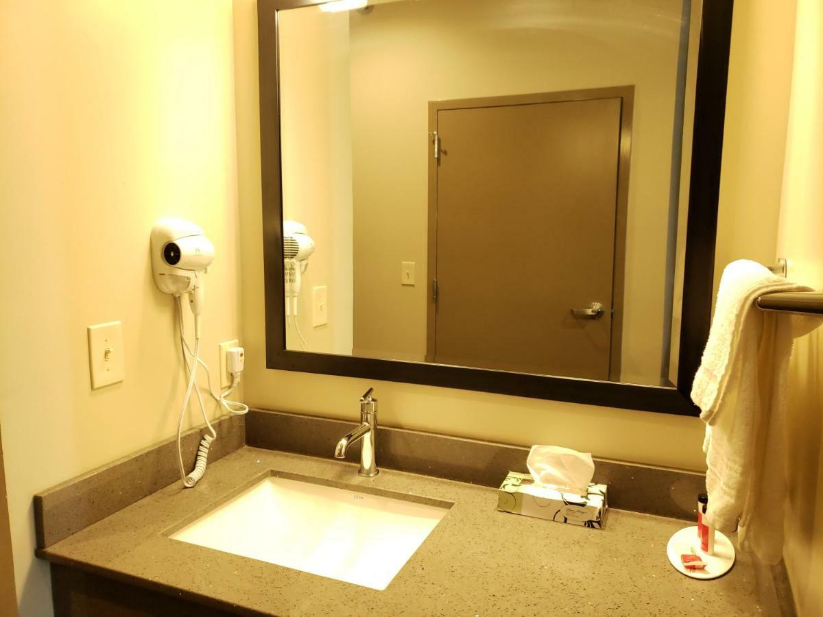 Super 8 By Wyndham St. Louis North Hotel Eksteriør billede