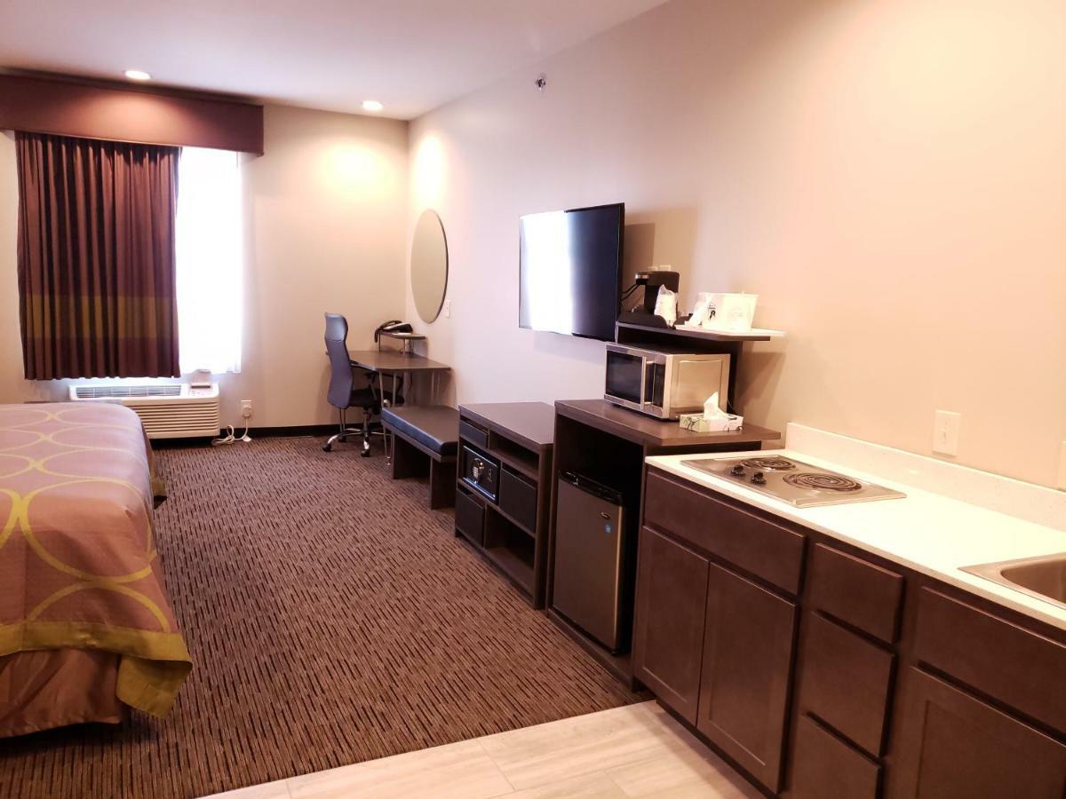 Super 8 By Wyndham St. Louis North Hotel Eksteriør billede