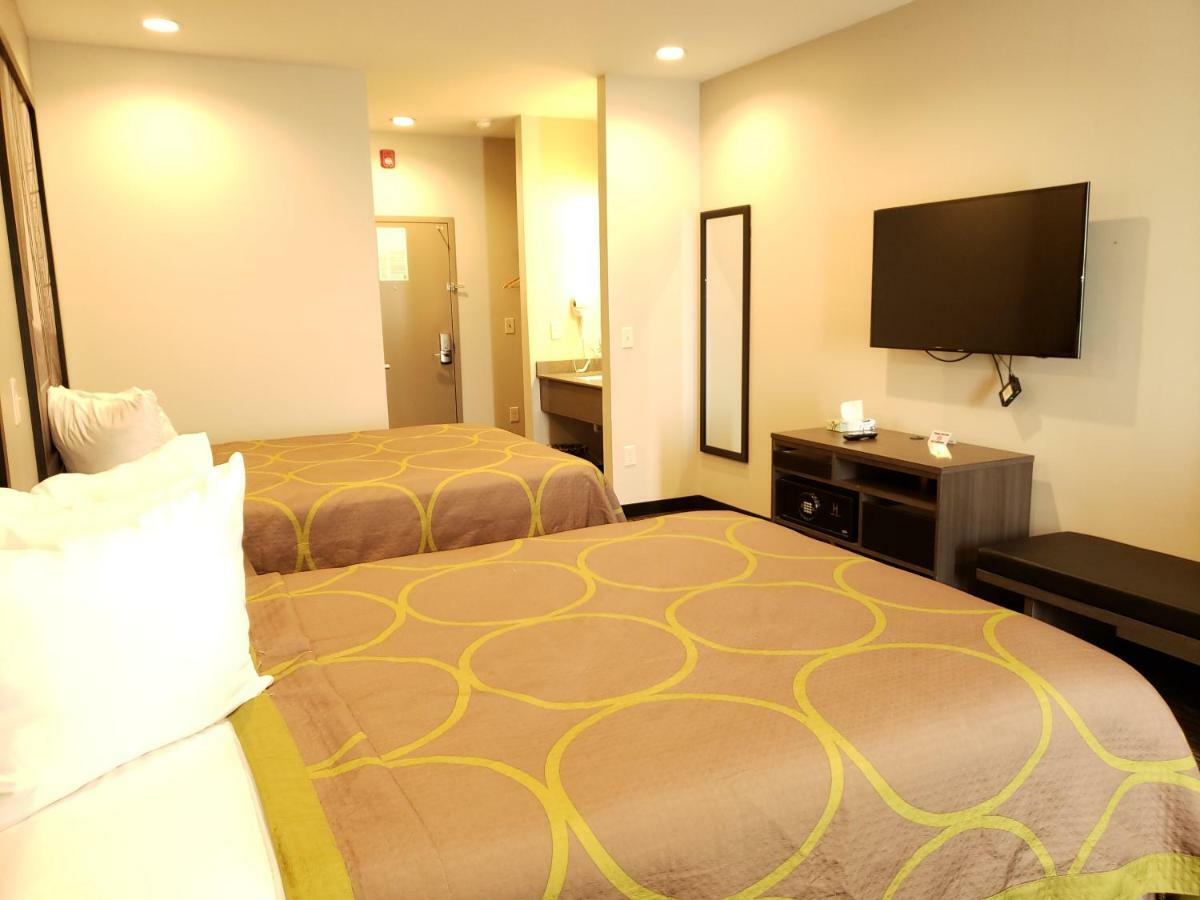 Super 8 By Wyndham St. Louis North Hotel Eksteriør billede