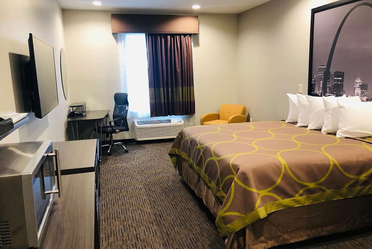Super 8 By Wyndham St. Louis North Hotel Eksteriør billede